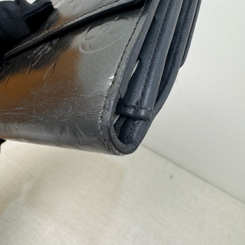 Louis Vuitton 漆皮黑灰壓紋短夾-23