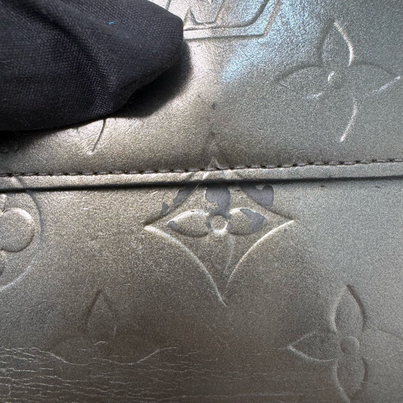 Louis Vuitton 漆皮黑灰壓紋短夾-25