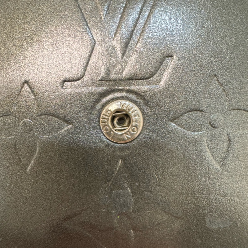Louis Vuitton 漆皮黑灰壓紋短夾-27