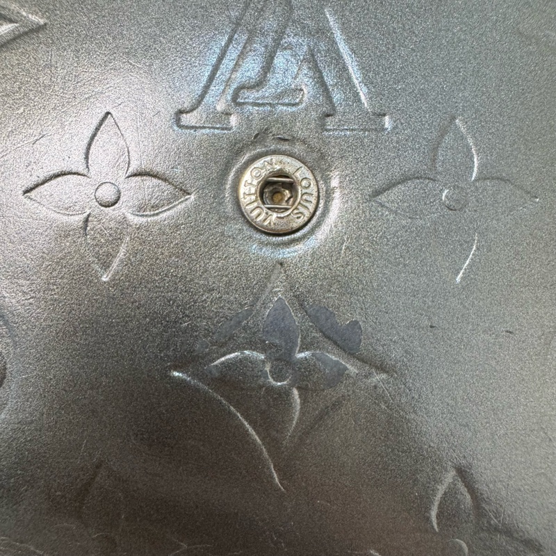 Louis Vuitton 漆皮黑灰壓紋短夾-28