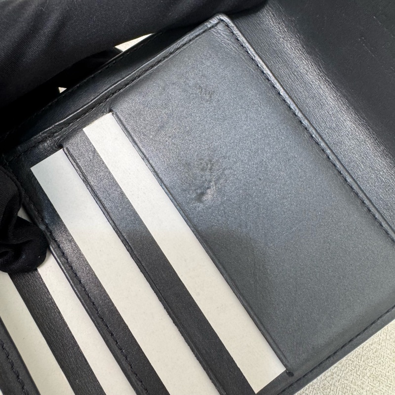 Louis Vuitton 漆皮黑灰壓紋短夾-29