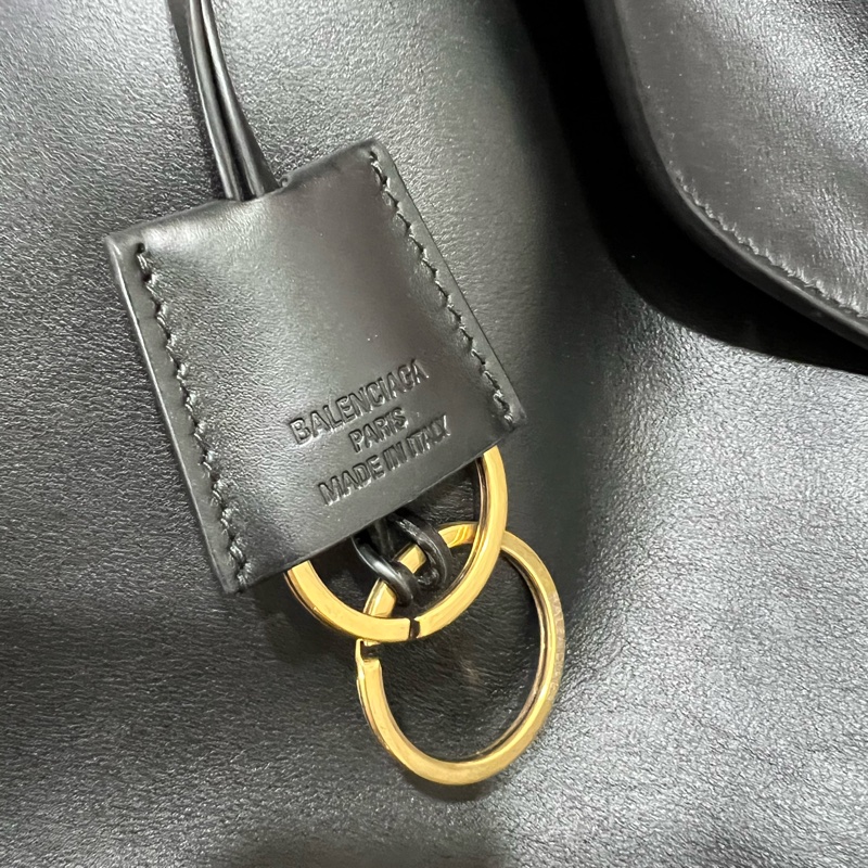 Balenciga Rodeo medium size-1