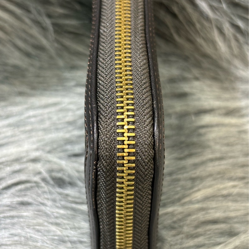 Fendi 8M0024 深咖啡 牛皮 緹花 FF 老花 原花 拉鍊 零錢袋 發財長夾 皮夾-1