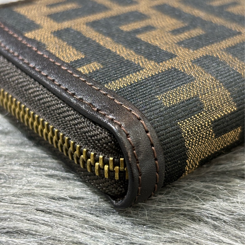 Fendi 8M0024 深咖啡 牛皮 緹花 FF 老花 原花 拉鍊 零錢袋 發財長夾 皮夾-7