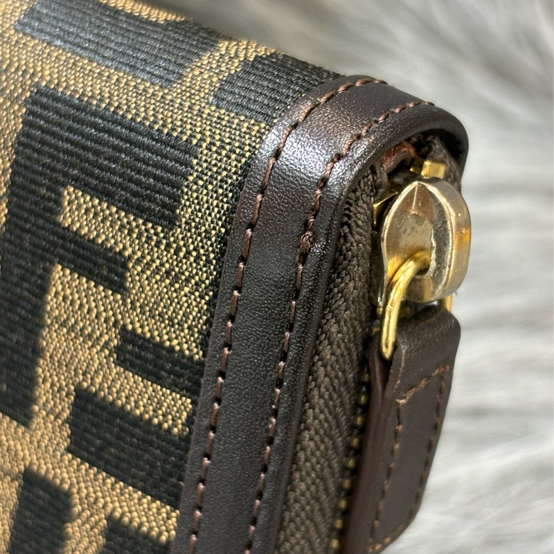 Fendi 8M0024 深咖啡 牛皮 緹花 FF 老花 原花 拉鍊 零錢袋 發財長夾 皮夾-11