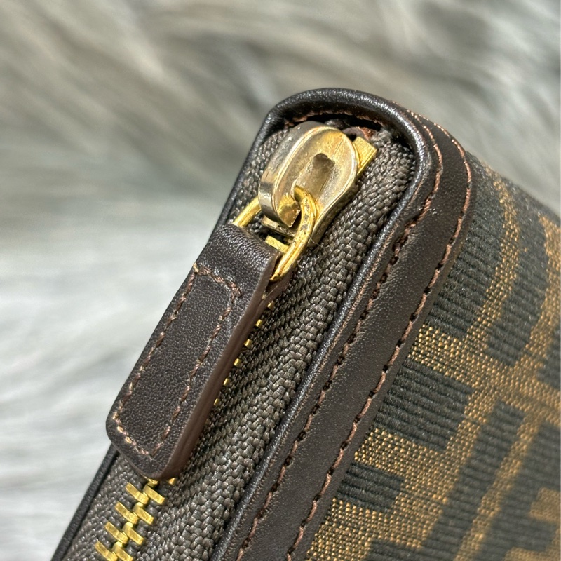Fendi 8M0024 深咖啡 牛皮 緹花 FF 老花 原花 拉鍊 零錢袋 發財長夾 皮夾-14