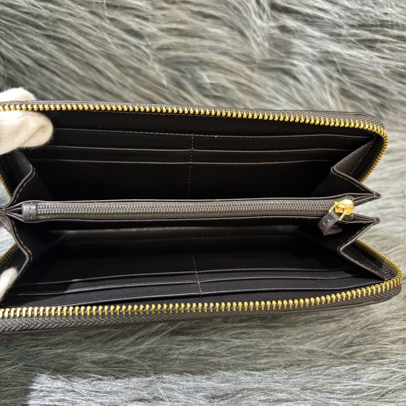 Fendi 8M0024 深咖啡 牛皮 緹花 FF 老花 原花 拉鍊 零錢袋 發財長夾 皮夾-18