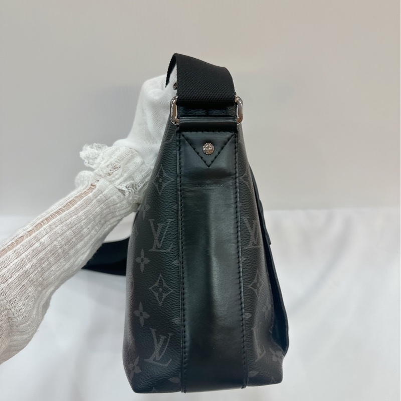 莉亞精品♡ LV 黑老花郵差包 二手美包-4
