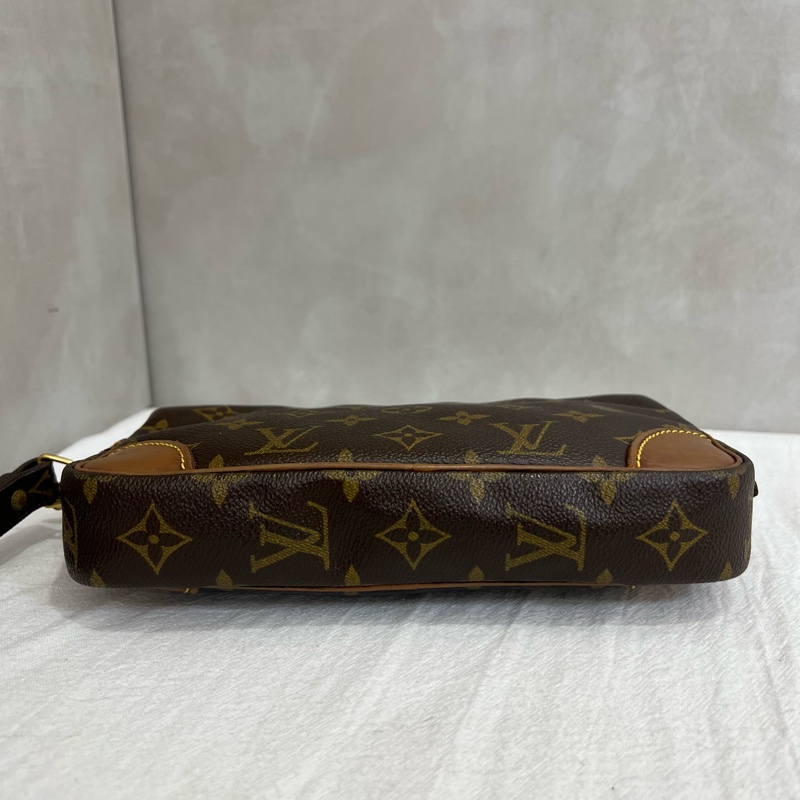 Louis Vuitton 橫版相機手拿包-9