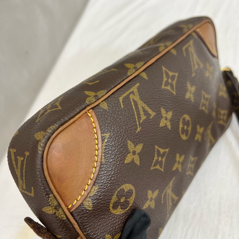 Louis Vuitton 橫版相機手拿包-15