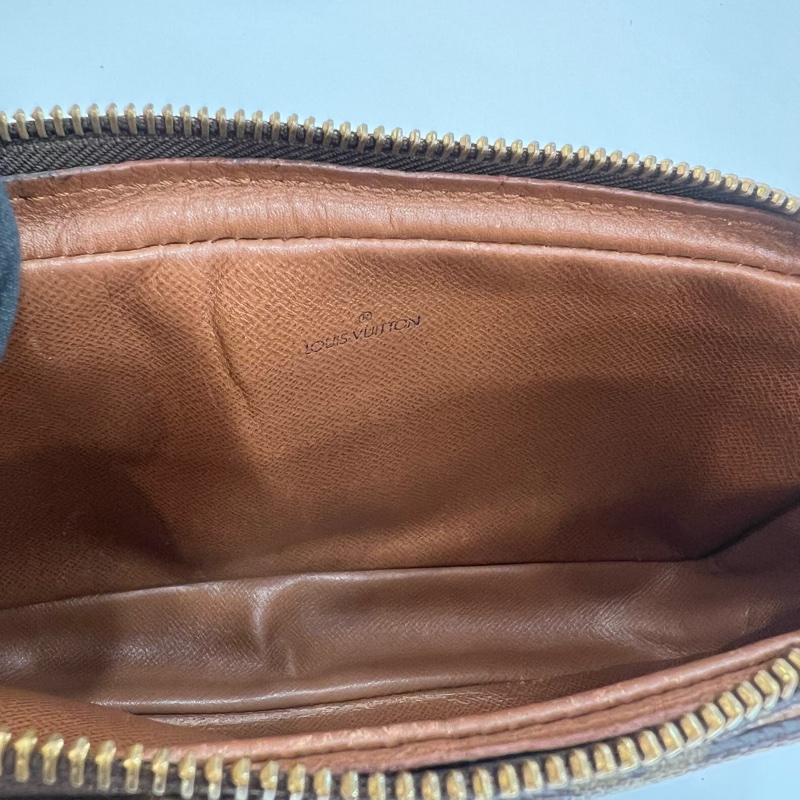 Louis Vuitton 橫版相機手拿包-19