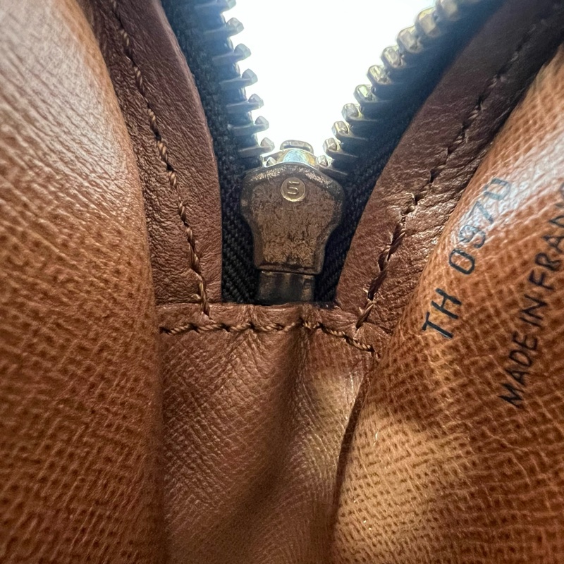 Louis Vuitton 橫版相機手拿包-21