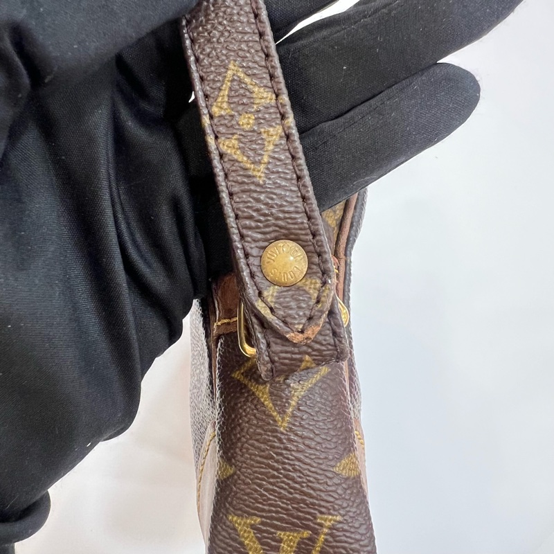 Louis Vuitton 橫版相機手拿包-22