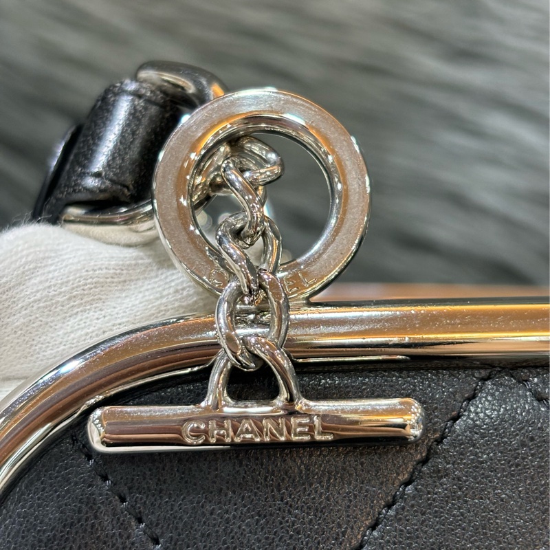 CHANEL 黑色 全皮 皮穿鍊 銀鍊 金屬 LOGO 雙C 拉鍊 手提包 肩背包 老香包 吐司包 側背包 公事包 豆腐包-22