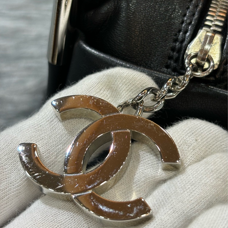 CHANEL 黑色 全皮 皮穿鍊 銀鍊 金屬 LOGO 雙C 拉鍊 手提包 肩背包 老香包 吐司包 側背包 公事包 豆腐包-31