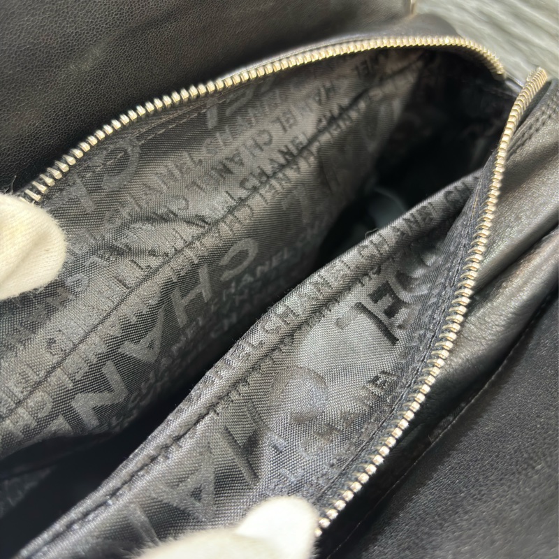 CHANEL 黑色 全皮 皮穿鍊 銀鍊 金屬 LOGO 雙C 拉鍊 手提包 肩背包 老香包 吐司包 側背包 公事包 豆腐包-38