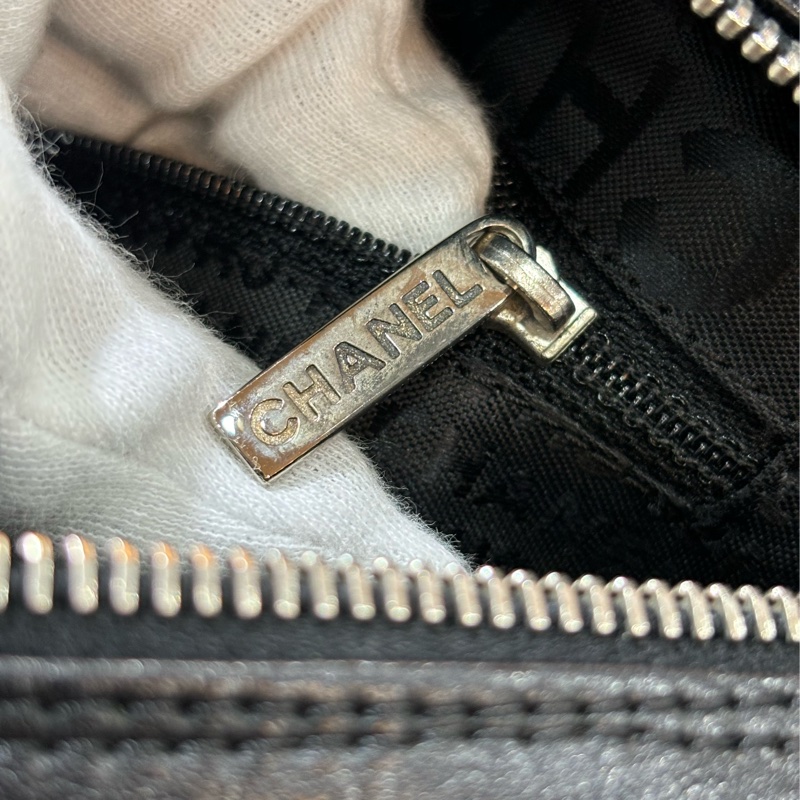 CHANEL 黑色 全皮 皮穿鍊 銀鍊 金屬 LOGO 雙C 拉鍊 手提包 肩背包 老香包 吐司包 側背包 公事包 豆腐包-39