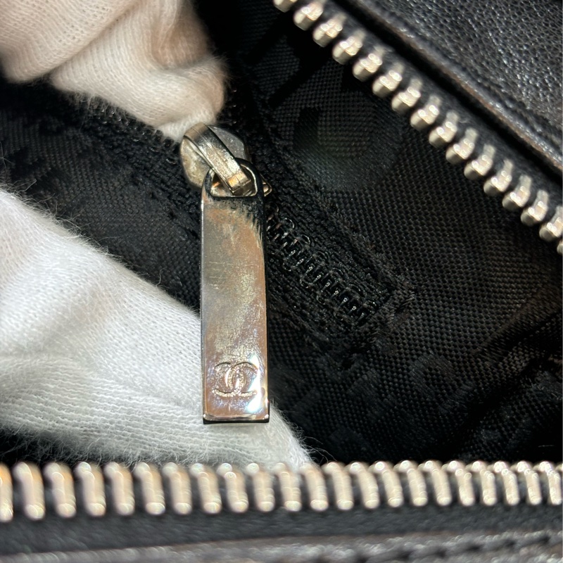CHANEL 黑色 全皮 皮穿鍊 銀鍊 金屬 LOGO 雙C 拉鍊 手提包 肩背包 老香包 吐司包 側背包 公事包 豆腐包-40