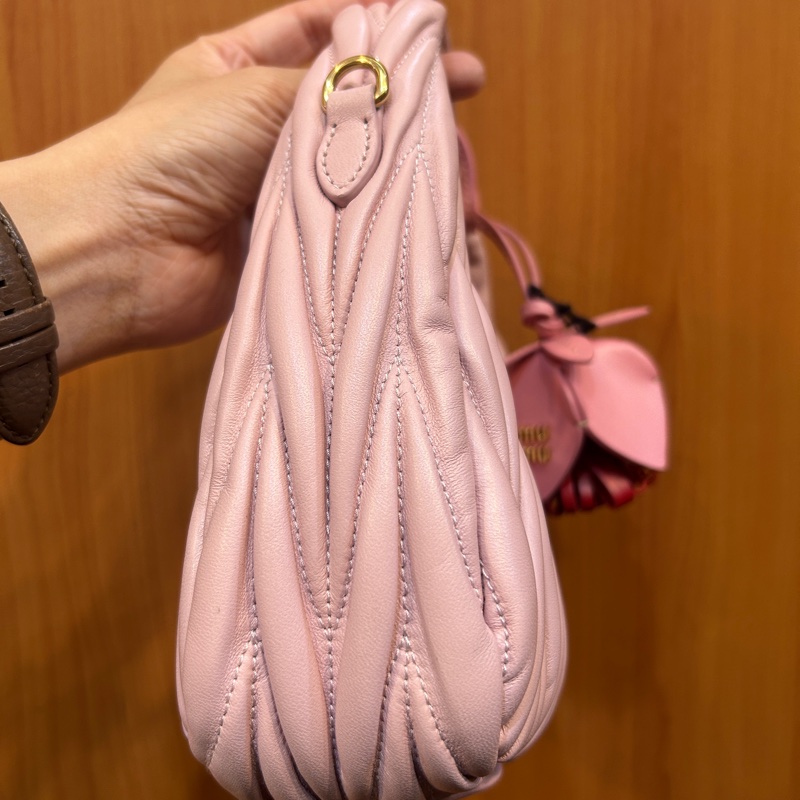 miu miu 雪花石膏粉手提斜背包-2