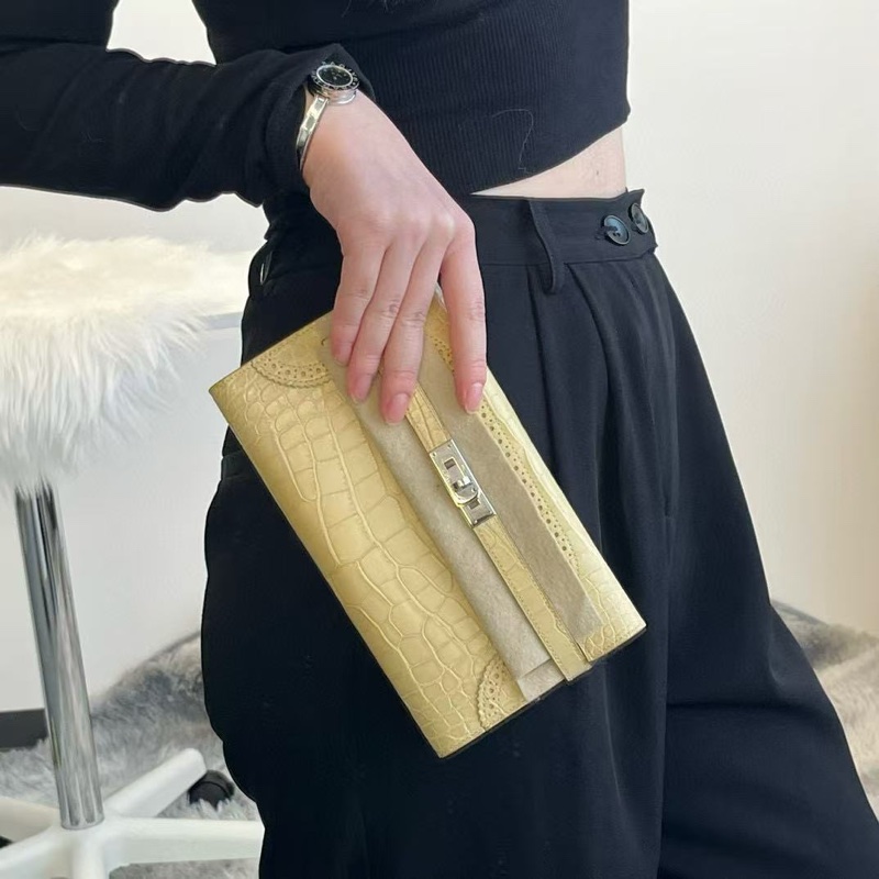 「JL精品代購」保存品品質 愛馬仕香草色霧面鱷魚皮花邊長款kelly二折長夾/手拿包 銀扣-1