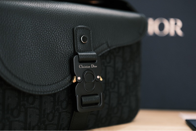 Dior Saddle 小型翻蓋郵差包 黑色-1