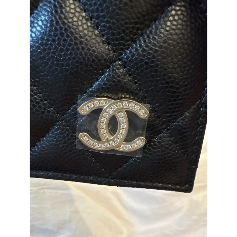 Chanel 魚子醬水鑽雙C護照夾 有卡層 全新正品-4