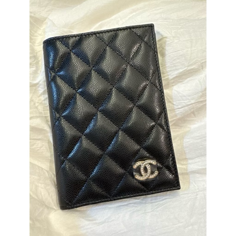 Chanel 魚子醬水鑽雙C護照夾 有卡層 全新正品-6