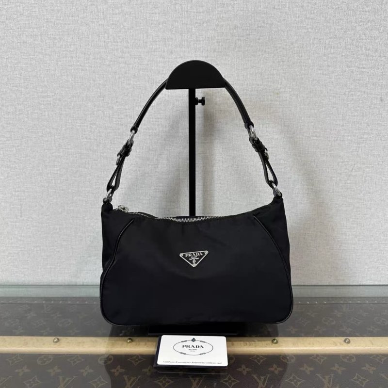 PRADA 黑銀降落傘肩背hobo手提腋下包 26*15*9 新98配件保卡-0