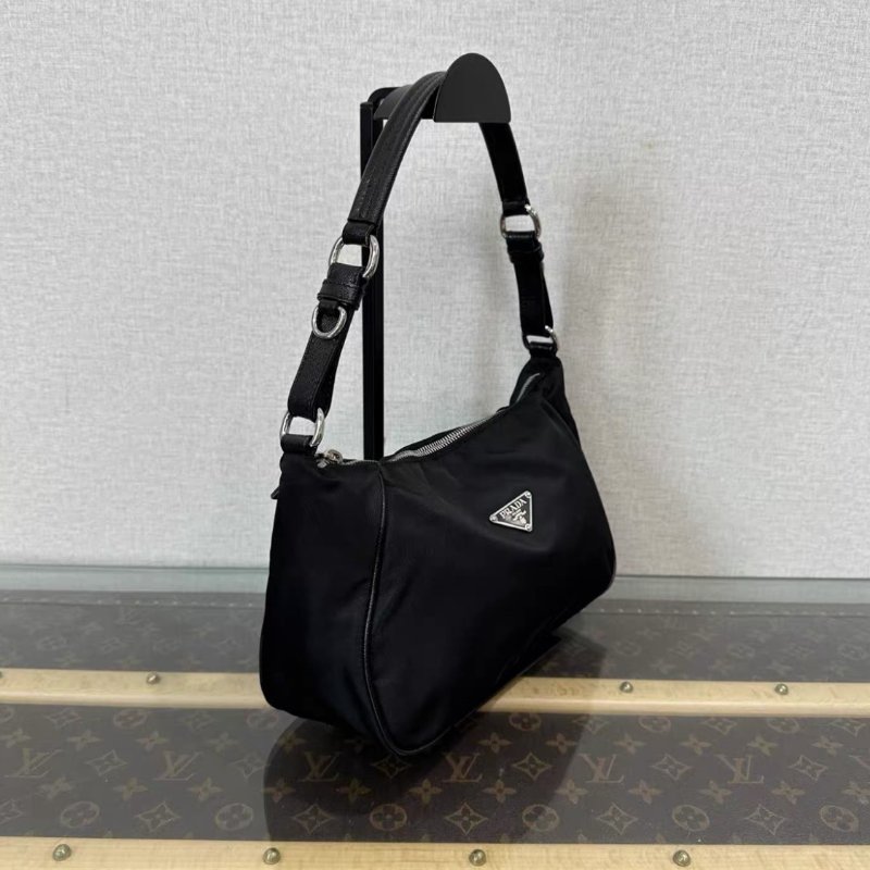 PRADA 黑銀降落傘肩背hobo手提腋下包 26*15*9 新98配件保卡-1