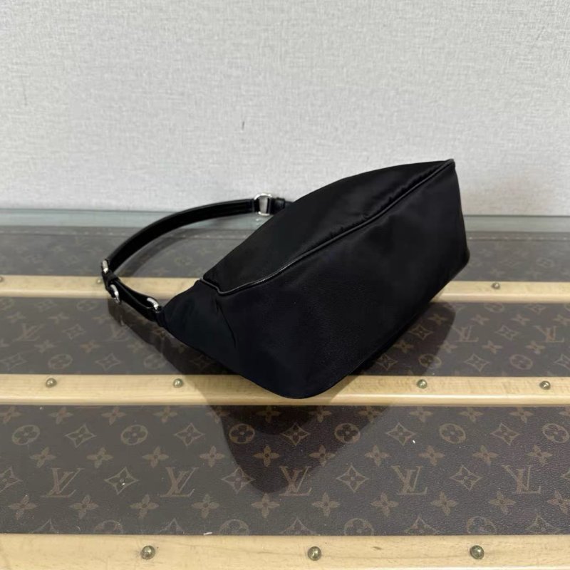 PRADA 黑銀降落傘肩背hobo手提腋下包 26*15*9 新98配件保卡-2