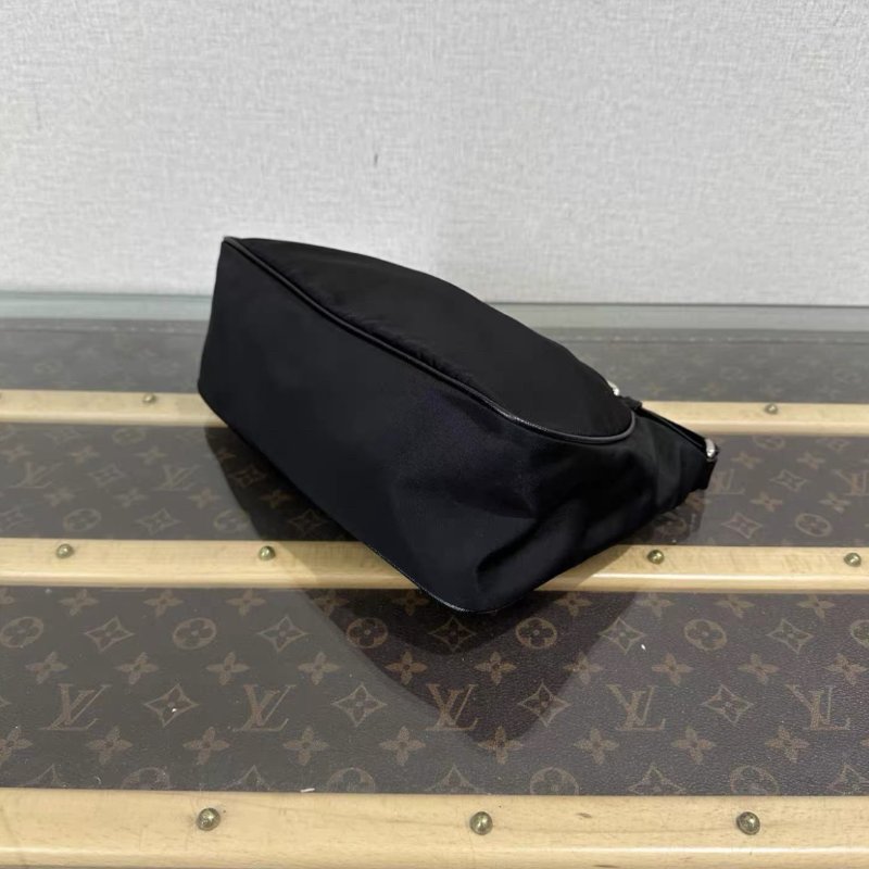 PRADA 黑銀降落傘肩背hobo手提腋下包 26*15*9 新98配件保卡-4