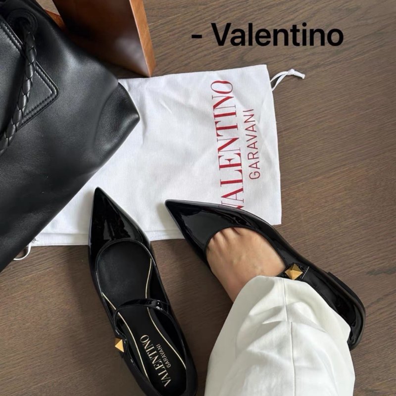 valentino tiptoe黑色漆皮尖頭卯釘平底鞋 38號 全新配件塵袋-0