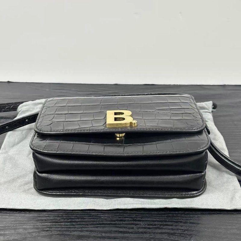 BALENCIAGA 金屬字母鱷魚紋肩背斜背包 19*15*6 98新配件塵袋-4