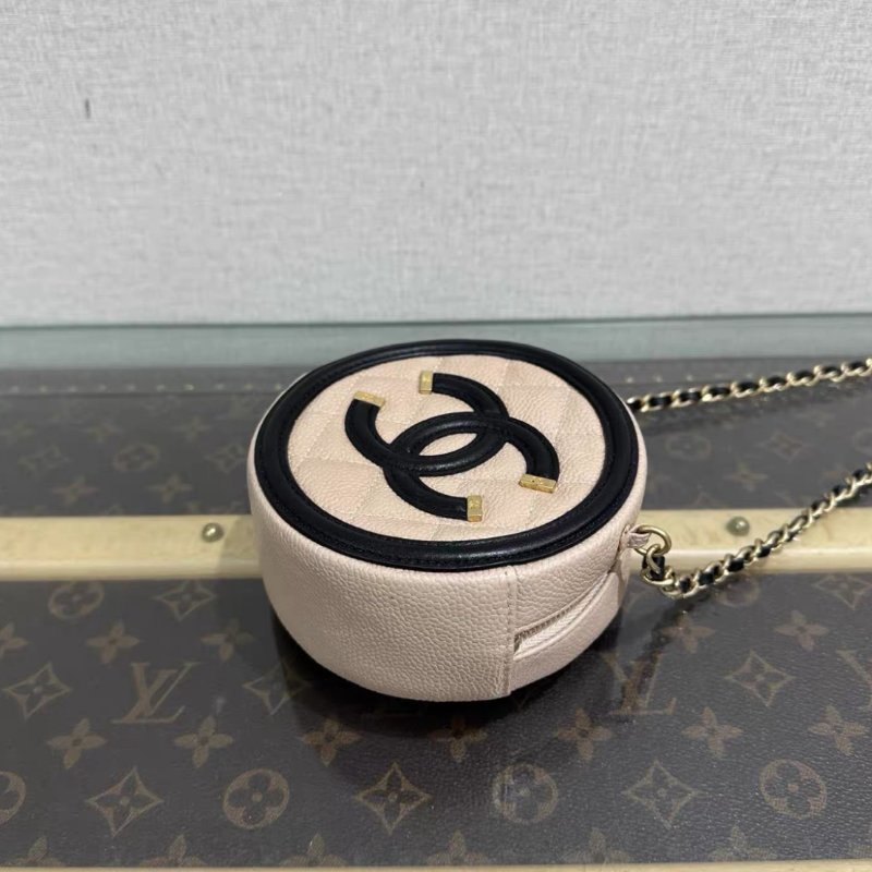 CHANEL 奶茶色拼黑金扣小圓餅包肩背斜背包 12*12*5.5 98新配件塵袋-4