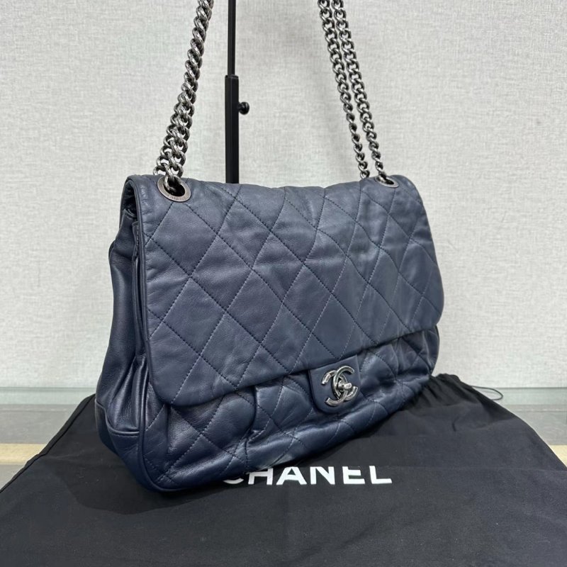 CHANEL 藍色銀扣菱格紋肩背斜背機場包 34.5*24*7 98新配件塵袋-1