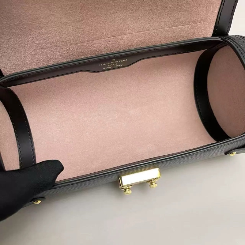 新款芯片款！Louis Vuitton 巴比龍圓筒包 黑色水波紋皮-4