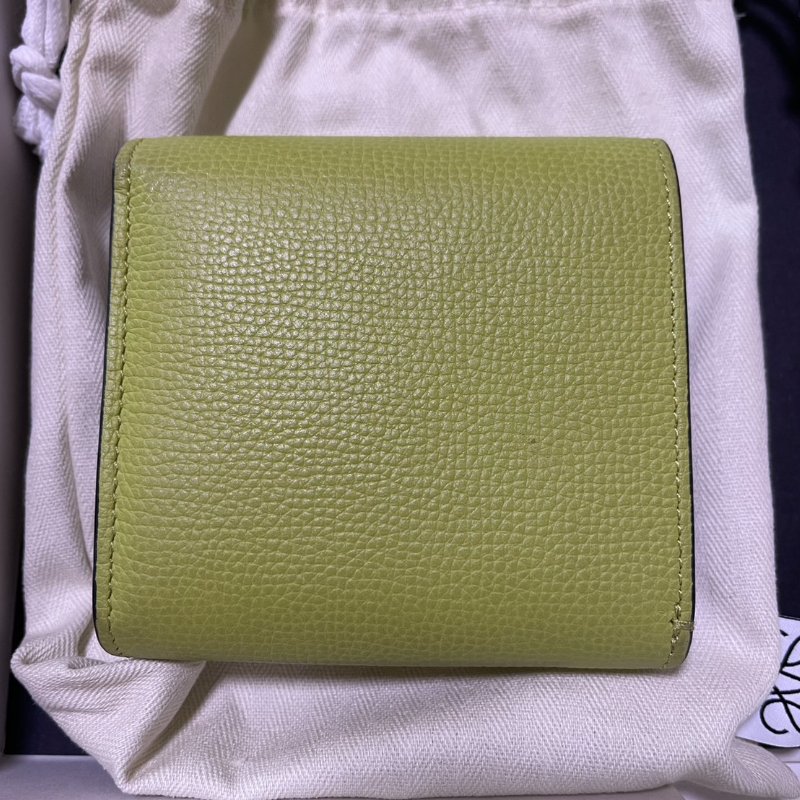 LOEWE 荔枝牛皮短夾(可放六卡)-8