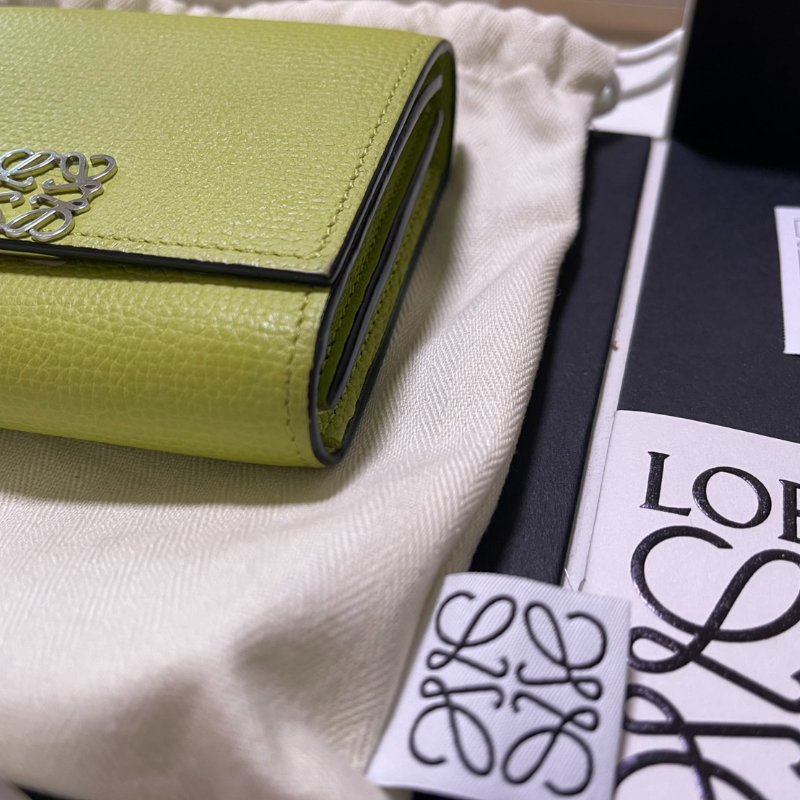 LOEWE 荔枝牛皮短夾(可放六卡)-9