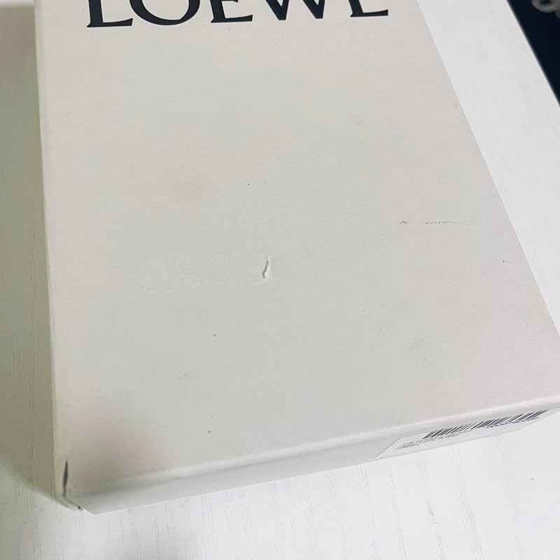 LOEWE 荔枝牛皮短夾(可放六卡)-16
