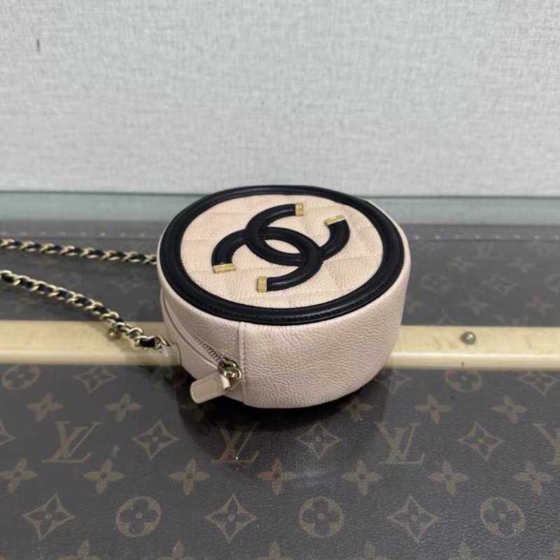CHANEL 奶茶色拼黑金扣小圓餅包肩背斜背包 12*12*5.5 98新配件塵袋-2