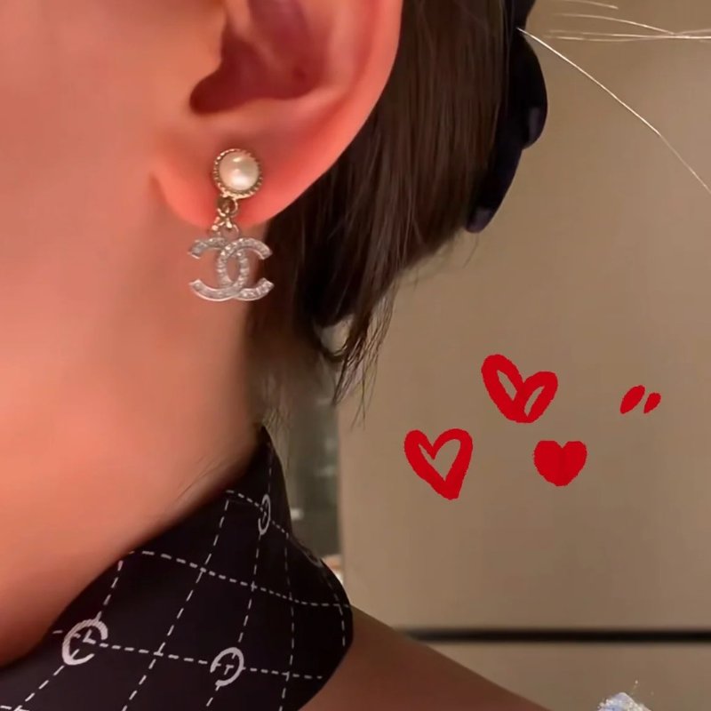 CHANEL 24K復古珍珠雙C吊墜耳環-6