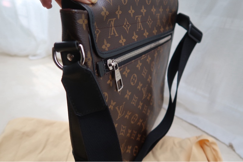 LOUIS VUITTON 經典側包-30