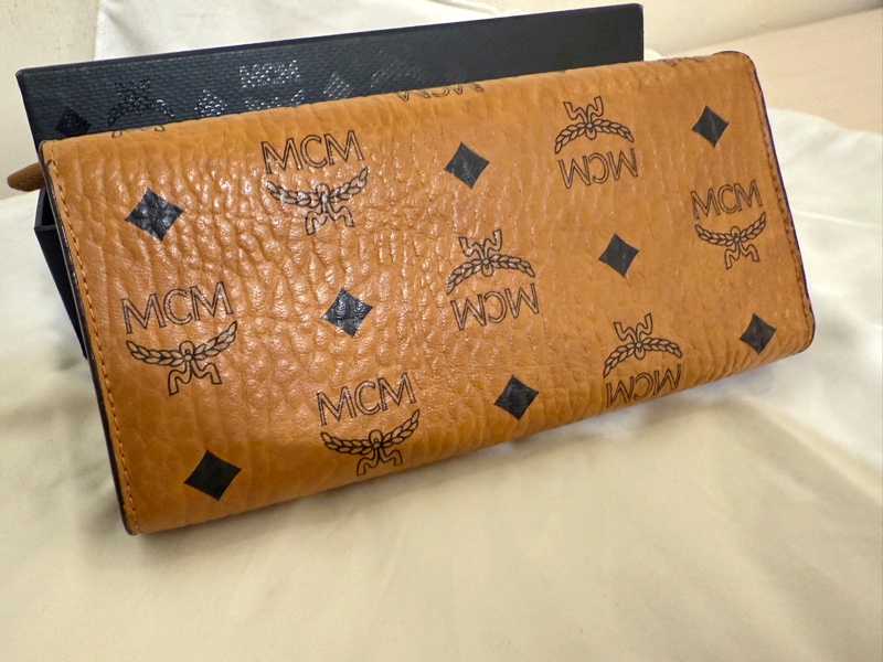 MCM原色水鑽卯丁長夾/全新/牛皮色/咖啡色/三折長夾/暗扣長夾-1
