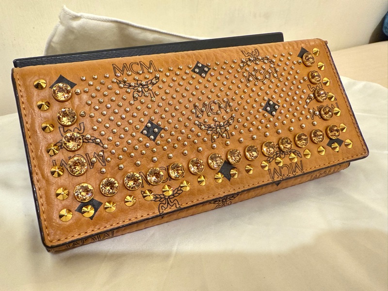 MCM原色水鑽卯丁長夾/全新/牛皮色/咖啡色/三折長夾/暗扣長夾-19