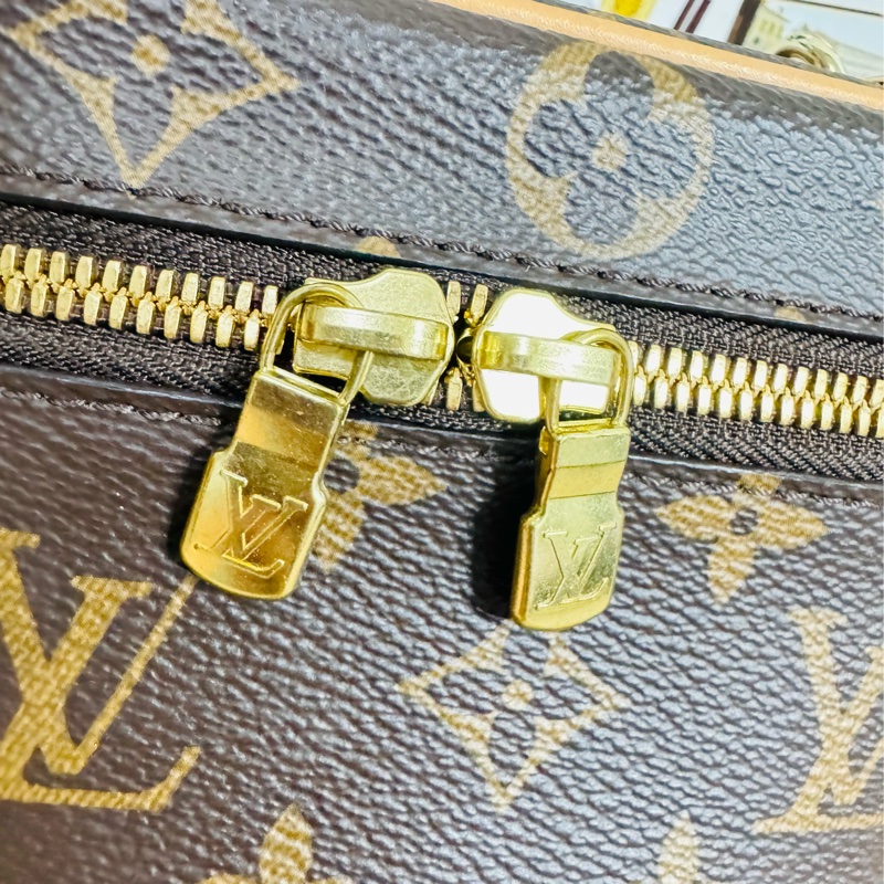 ✨售 二手真品 LV M44936 經典Monogram帆布 NICE NANO拉鍊迷你化妝箱-1