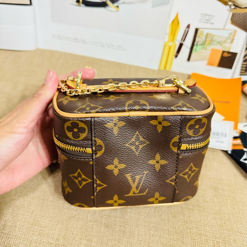 ✨售 二手真品 LV M44936 經典Monogram帆布 NICE NANO拉鍊迷你化妝箱-6