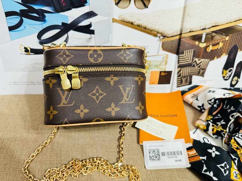 ✨售 二手真品 LV M44936 經典Monogram帆布 NICE NANO拉鍊迷你化妝箱-21