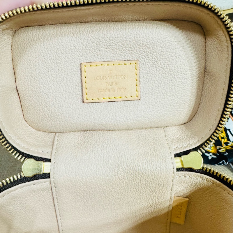 ✨售 二手真品 LV M44936 經典Monogram帆布 NICE NANO拉鍊迷你化妝箱-24