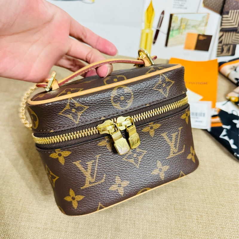 ✨售 二手真品 LV M44936 經典Monogram帆布 NICE NANO拉鍊迷你化妝箱-32