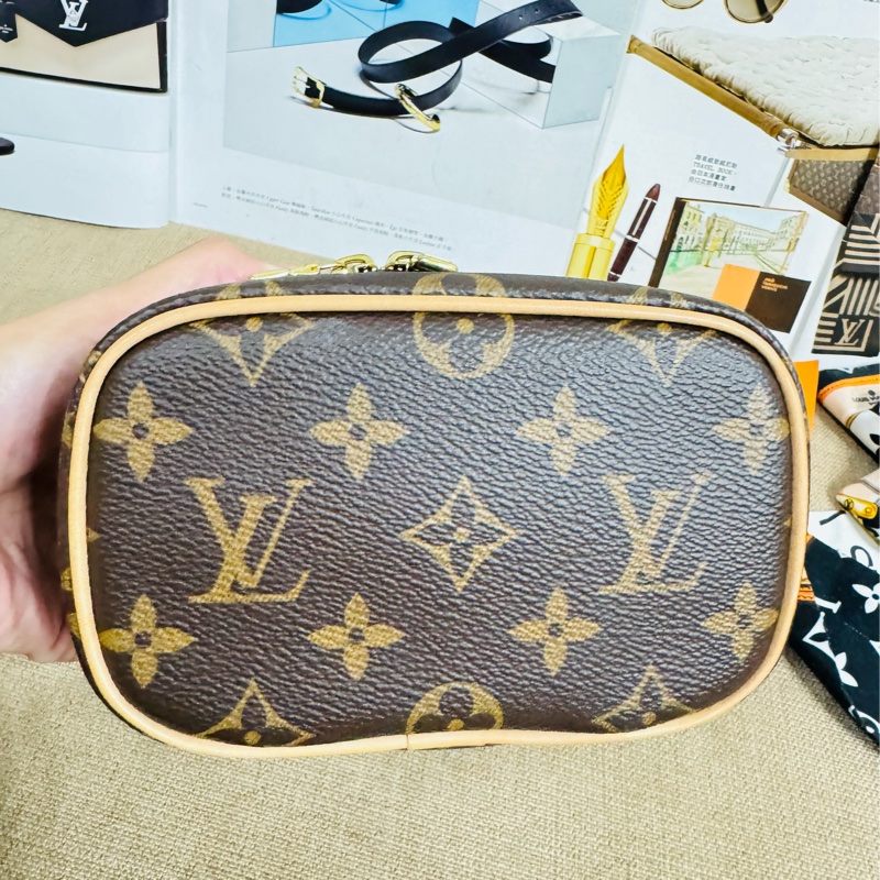 ✨售 二手真品 LV M44936 經典Monogram帆布 NICE NANO拉鍊迷你化妝箱-36